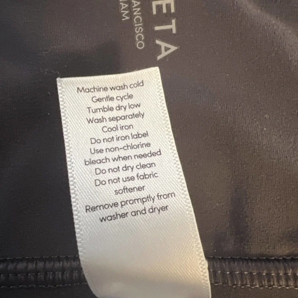 ATHLETA Scalloped Lasercut Tight Capri Legging Sz:Medium Plum/Dusk Pink‎ EUC